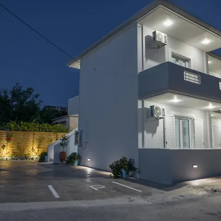 Holiday home Diana's